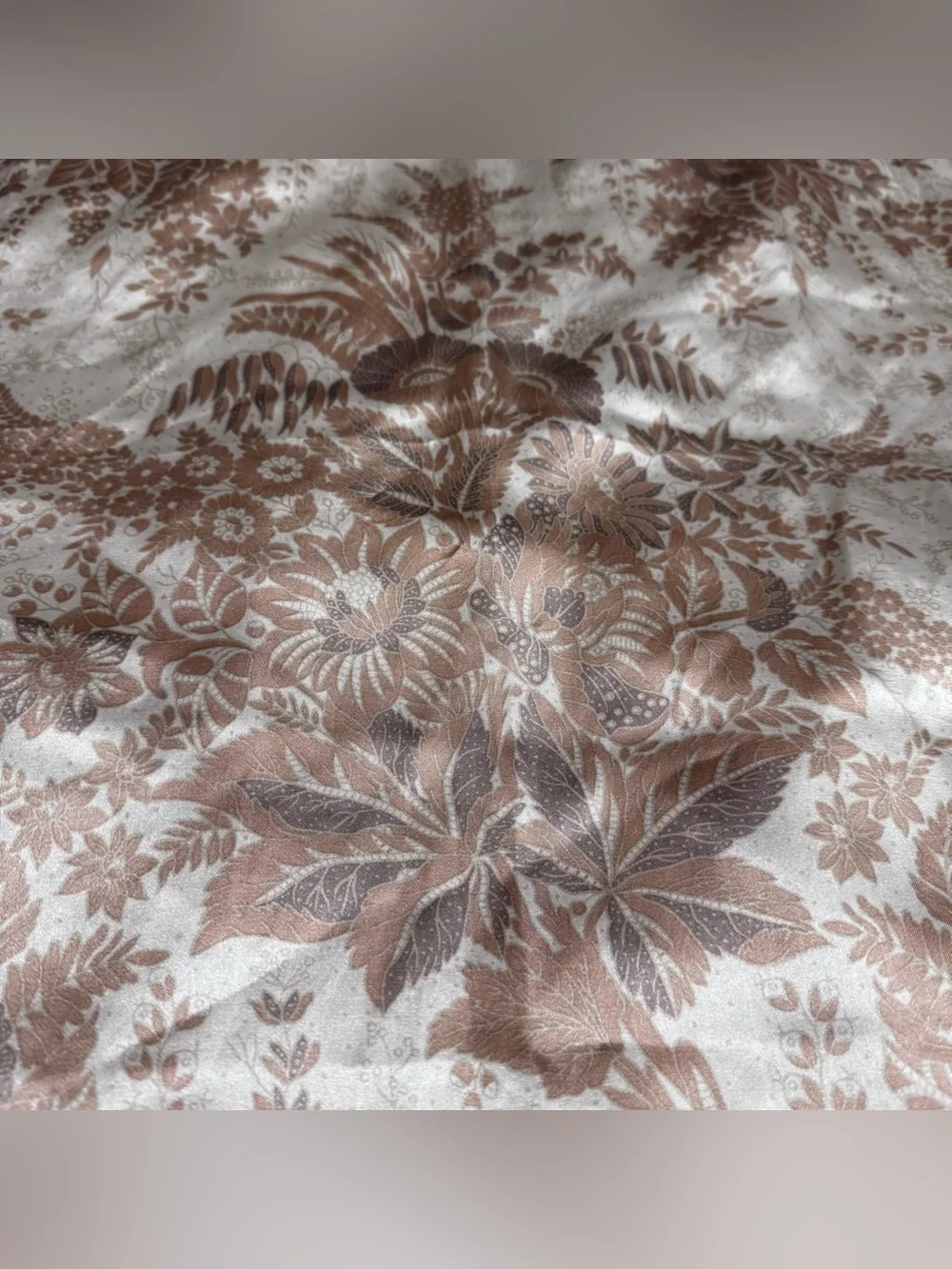 Smithsonian Heritage Collection Floral Satin Scarf 29” Ivory Tan Vintage Style